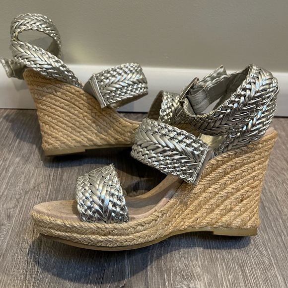 Silver Braided Audrey Wedges from Apostrophe Size 6 - Picture 5 of 5
